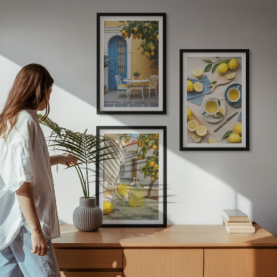 Tavelset ovanför soffa Citroner lemonad blå dörr