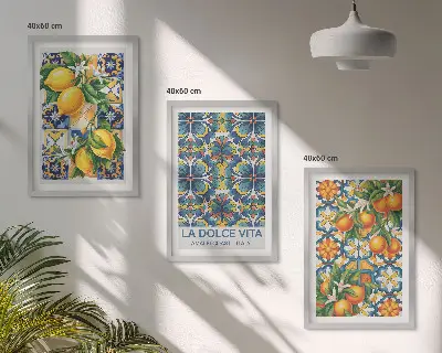 Tavelset ovanför soffa med mönster av citroner och apelsinblommor