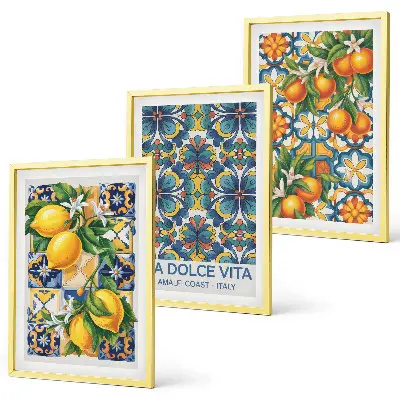 Tavelset ovanför soffa med mönster av citroner och apelsinblommor