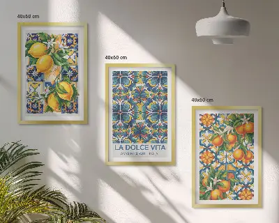 Tavelset ovanför soffa med mönster av citroner och apelsinblommor