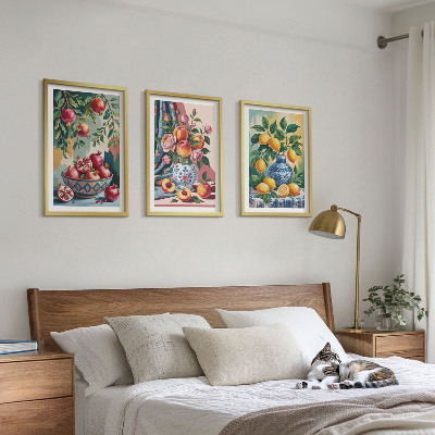Tavelpaket med ramar Blommor och frukt i vaser
