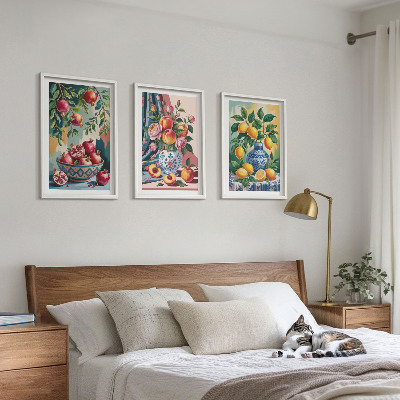 Tavelpaket med ramar Blommor och frukt i vaser