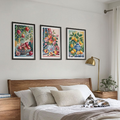 Tavelpaket med ramar Blommor och frukt i vaser