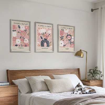Tavelset ovanför soffa Blommotiv Tokyo London Paris