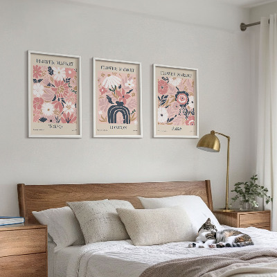 Tavelset ovanför soffa Blommotiv Tokyo London Paris