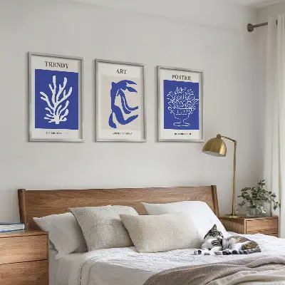 Abstrakta affischer i Matisse-stil tavelset för väggen ovanför soffan