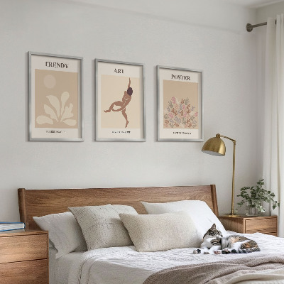 Tavelset ovanför soffa Matisses abstrakta former