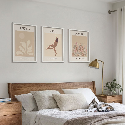 Tavelset ovanför soffa Matisses abstrakta former