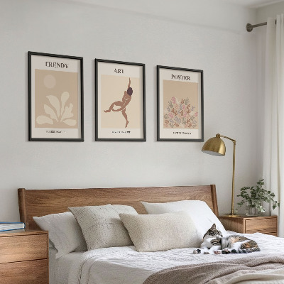 Tavelset ovanför soffa Matisses abstrakta former