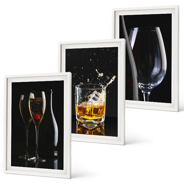 Set om 3 tavlor Glas vin och whisky på svart bakgrund