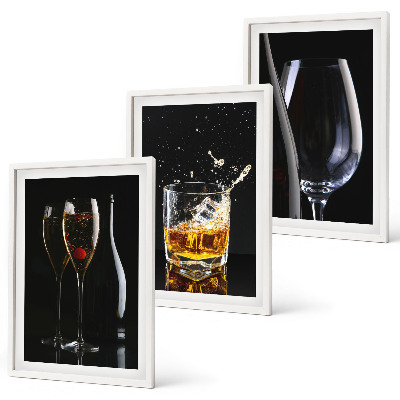 Set om 3 tavlor Glas vin och whisky på svart bakgrund