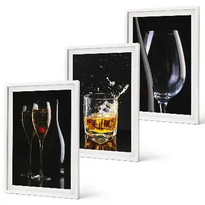 Glas vin och whisky på svart bakgrund set om 3 tavlor