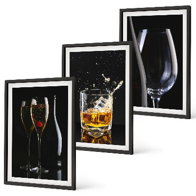 Set om 3 tavlor Glas vin och whisky på svart bakgrund