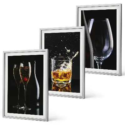 Glas vin och whisky på svart bakgrund set om 3 tavlor