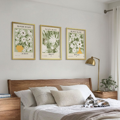 Tavelset ovanför soffa Blommönster London Tokyo Dublin