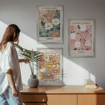 Tavelset ovanför soffa Blommönster London Tokyo Amsterdam