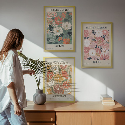 Tavelset ovanför soffa Blommönster London Tokyo Amsterdam