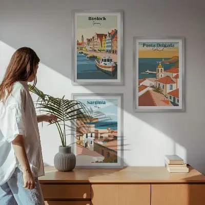 Tavelset med motiv av europeiska kuststäder för placering ovanför soffa