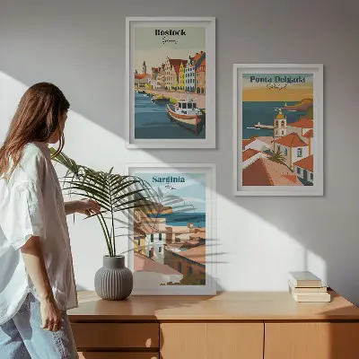 Tavelset med motiv av europeiska kuststäder för placering ovanför soffa