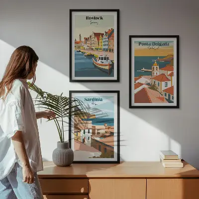 Tavelset med motiv av europeiska kuststäder för placering ovanför soffa
