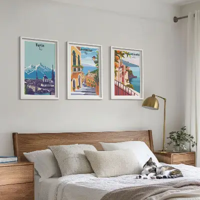 Tavelset med motiv av färgstarka städer i retrostil tavelset med ramar