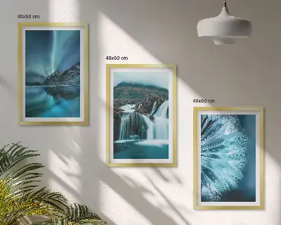 Vinterlandskap med vattenfall tavelset för väggen ovanför soffan