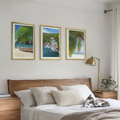 Tavelset med ramar strand, båt, vattenfall och palmer