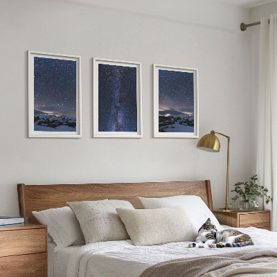 Tavelset ovanför soffa Natthimlen berg stjärnor