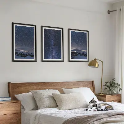 Tavelset för vägg ovanför soffa motiv med natthimmel, berg och stjärnor