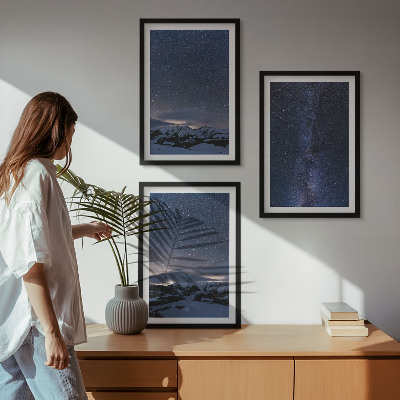 Tavelset ovanför soffa Natthimlen berg stjärnor