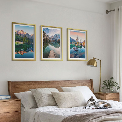 Tavelpaket med ramar Bergsjöar reflektionsskog