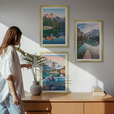 Tavelpaket med ramar Bergsjöar reflektionsskog