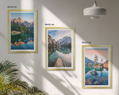 Tavelpaket med ramar Bergsjöar reflektionsskog