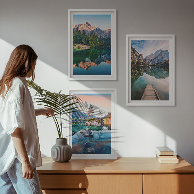 Tavelpaket med ramar Bergsjöar reflektionsskog
