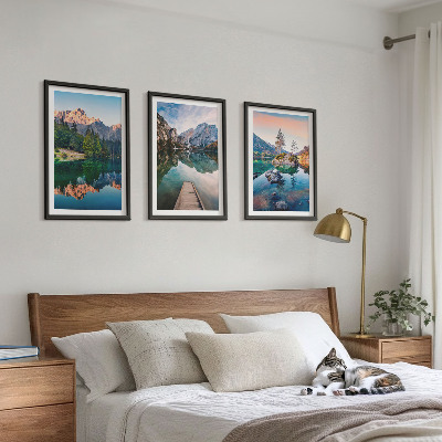 Tavelpaket med ramar Bergsjöar reflektionsskog