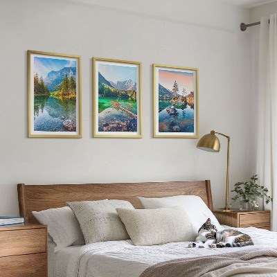 Tavelset ovanför soffa Bergsjöar naturlandskap