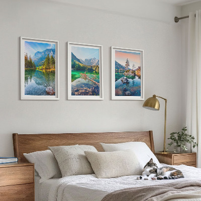 Tavelset ovanför soffa Bergsjöar naturlandskap