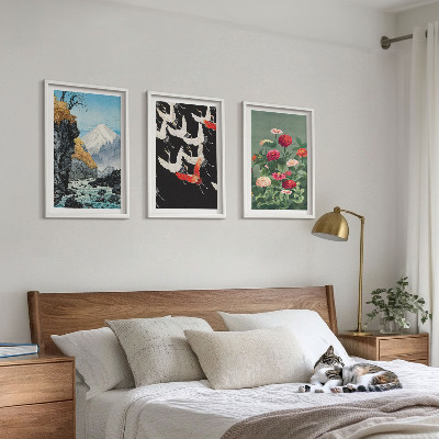 Tavelset ovanför soffa Berg vattenfall fåglar blommor
