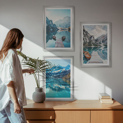 Tavelpaket med ramar Bergsjöar båtar reflektion