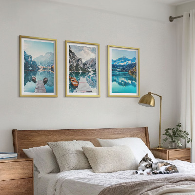 Tavelpaket med ramar Bergsjöar båtar reflektion