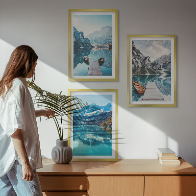 Tavelpaket med ramar Bergsjöar båtar reflektion