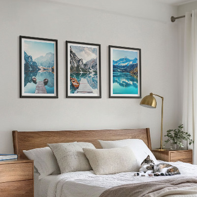 Tavelpaket med ramar Bergsjöar båtar reflektion