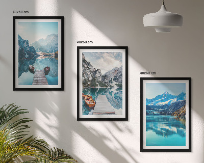 Tavelpaket med ramar Bergsjöar båtar reflektion