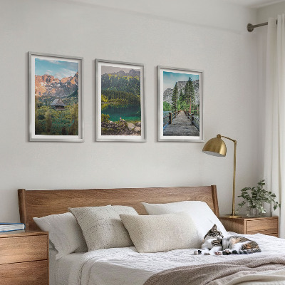 Tavelpaket med ramar Bergslandskap sjöbro