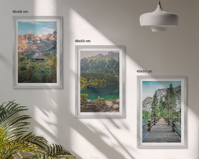 Tavelpaket med ramar Bergslandskap sjöbro