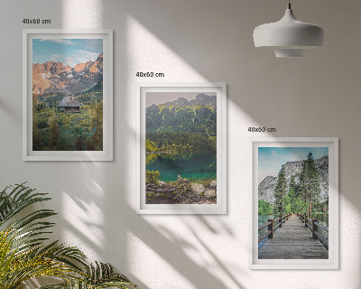 Tavelpaket med ramar Bergslandskap sjöbro