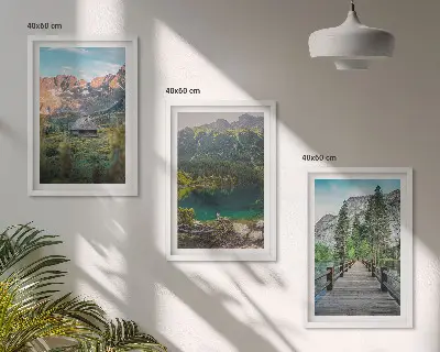 Bergslandskap med sjöbro tavelpaket med ramar