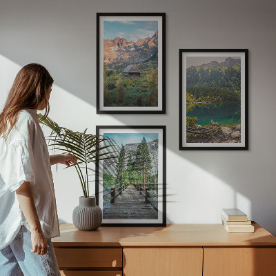 Tavelpaket med ramar Bergslandskap sjöbro