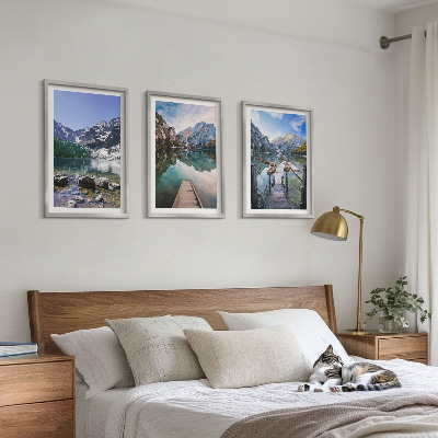Tavelpaket med ramar Berg, sjöar, träpirer