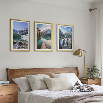 Tavelpaket med ramar Berg, sjöar, träpirer